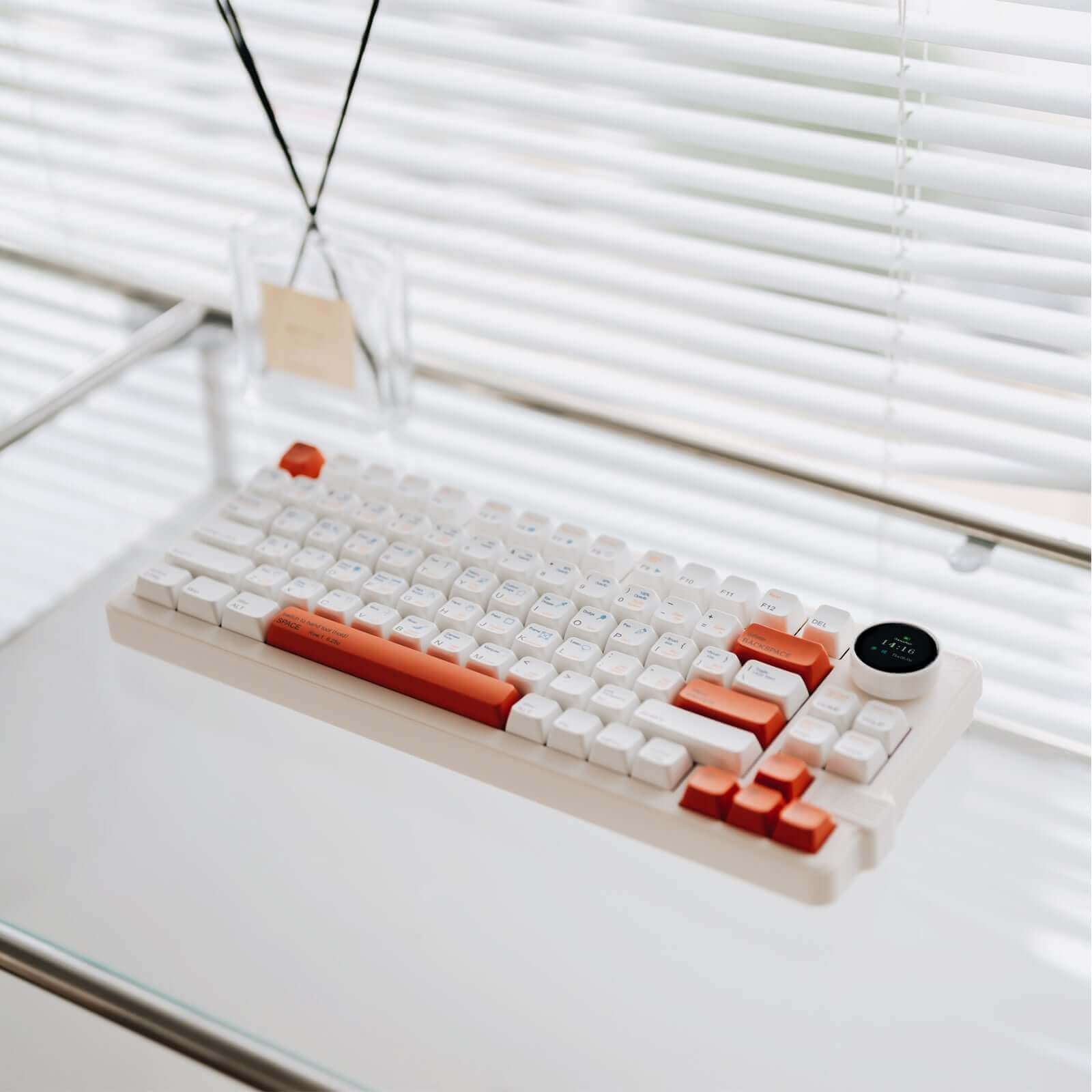 Gamakay LK75 75% Mechanical Keyboard with TFT Smart Display & Knob - Image 11