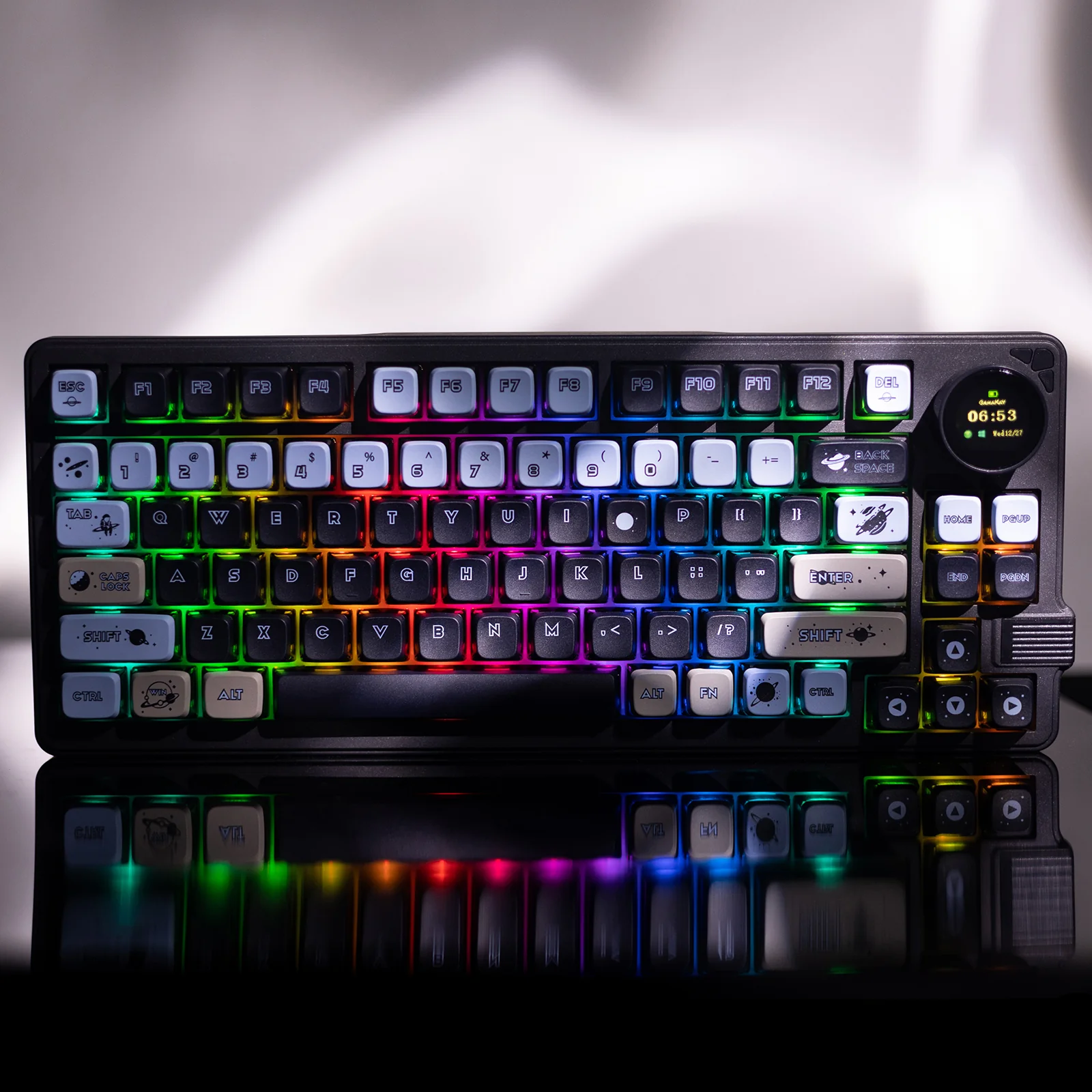 Gamakay LK75 75% Mechanical Keyboard with TFT Smart Display & Knob - Image 4
